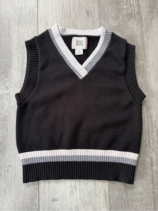 BDG Sweaters - BDG Urban Outfitters Black V-Neck Sweater Vest Small Preppy Tennis Academia